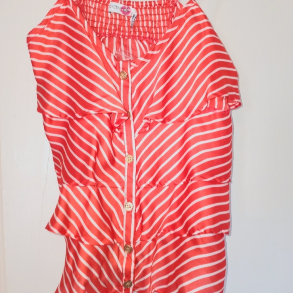 Woman's sleeveless ruffled tank